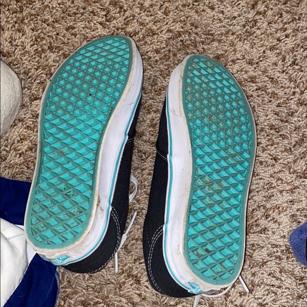 Vans - Picture 3 of 4